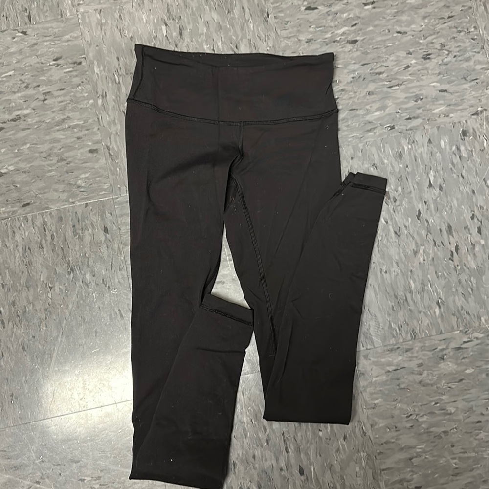 Black wunder under LuluLemon leggings